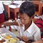 Foto : Murid SDN Cibunguur saat menyantap makanan program dari MBG
